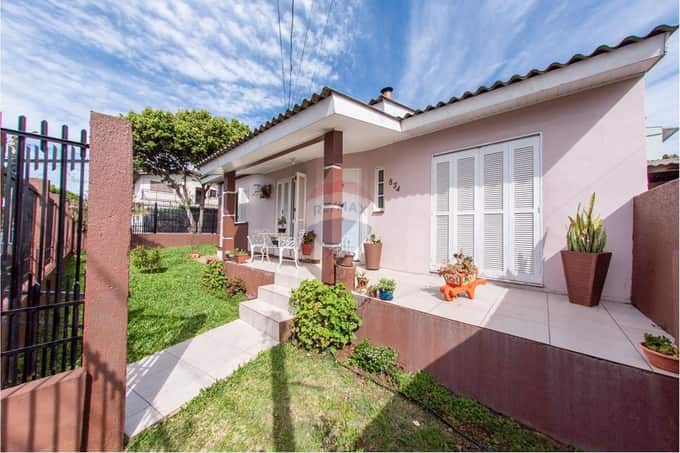 Casa 3 quartos de esquina no bairro São Cristovão II - Semimobiliada