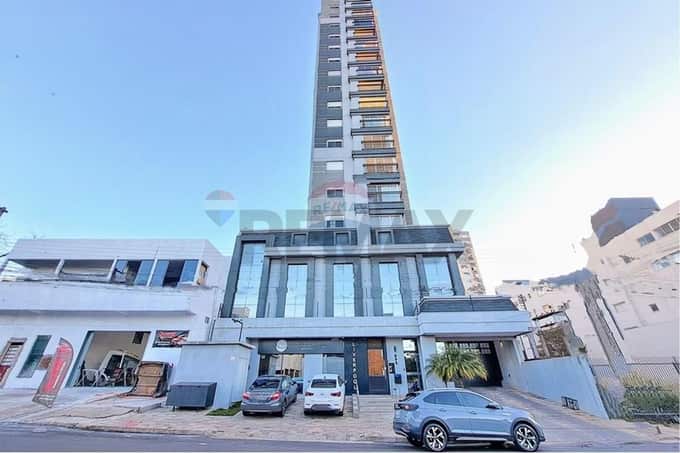 Apartamento de 2 dormitórios com vaga no Centro - Ed Liverpool
