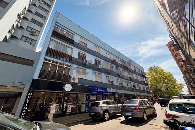APARTAMENTO DOIS DORMITÓRIOS COM DEPENDÊNCIA DE EMPREGADA - ED DOS BANCÁRIOS